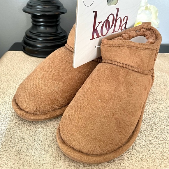 NWT Women’s Memory Foam Sherpa Boot Slipper Shoes - Picture 2 of 8